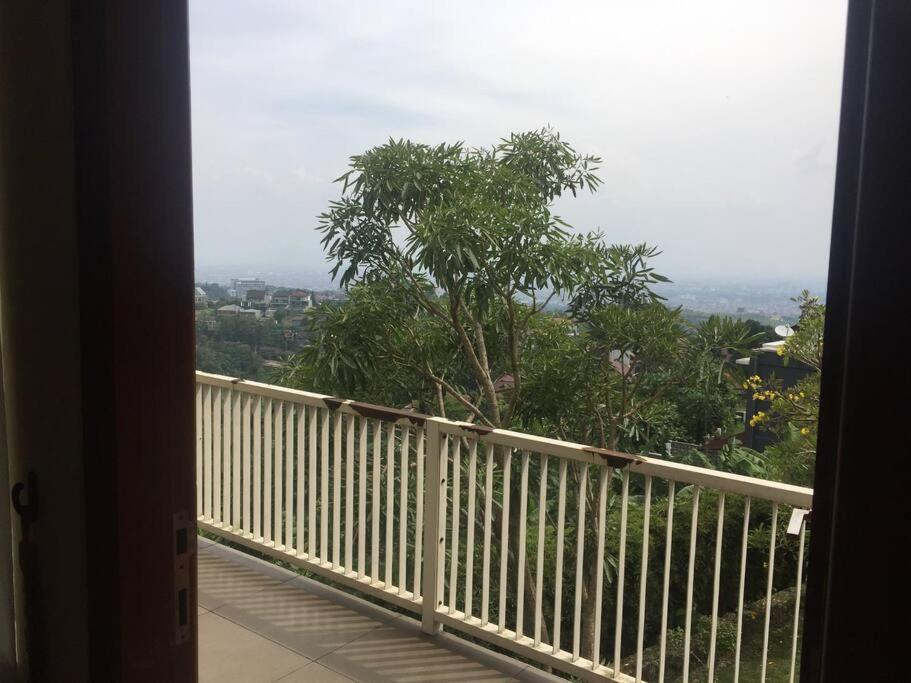Kuning View Light N Big Garden *