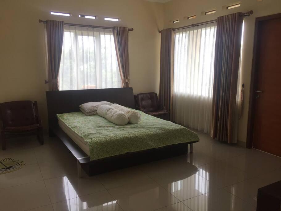 Kuning View Light N Big Garden *