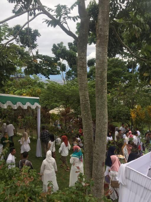 Villa Kuning View Light N Big Garden *